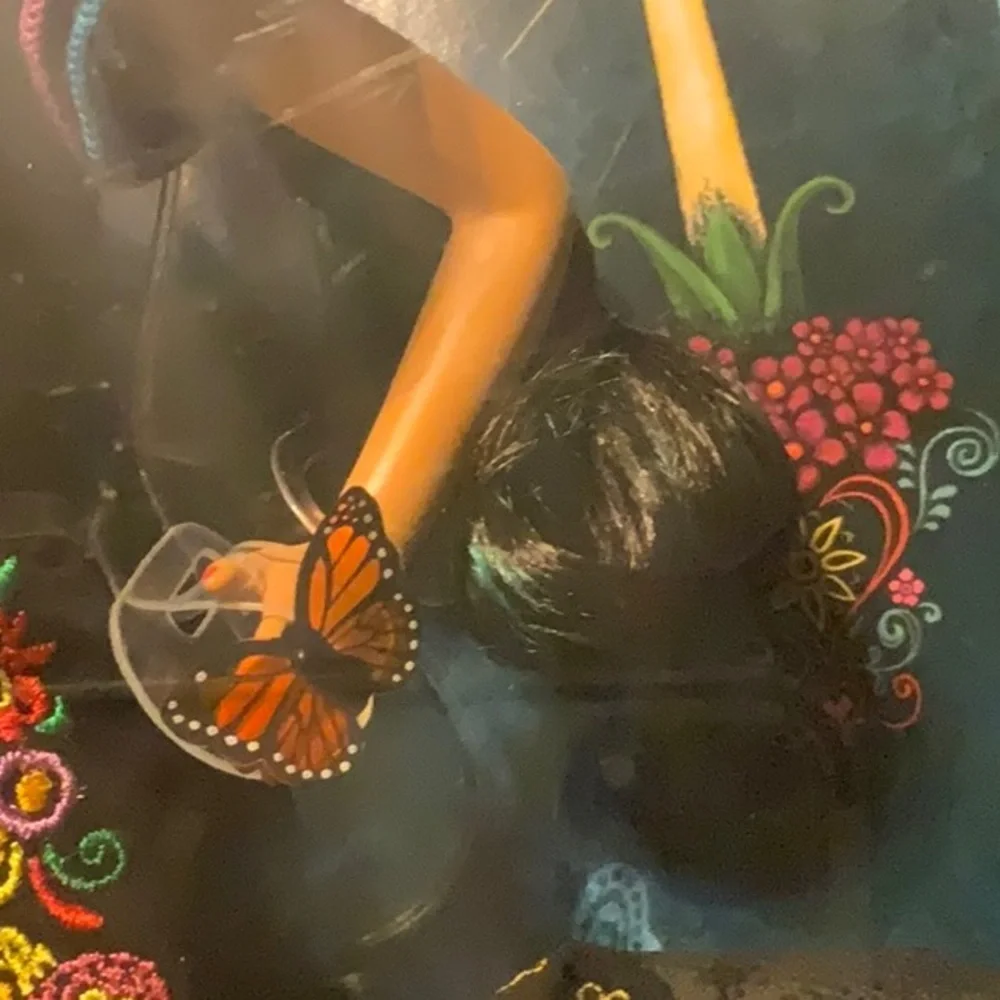 -SEALED- 2019 DIA DE MUERTOS BLACK LABEL SIGNATURE BARBIE - RARE MINT CONDITION! - Picture 15 of 16